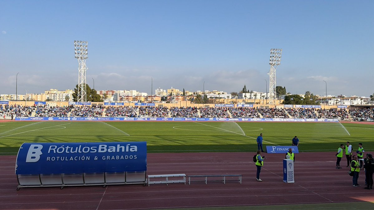 Y desde la última categoría del fútbol andaluz, así está el Bahía Sur para ver a un <a href="/_CDSanFernando/">CD San Fernando 1940</a> , que en pleno mes de febrero puede lograr el ascenso.

📢La muerte pudo ser su destino, pero sucumbió ante el azulino

📸<a href="/manupl10/">manuxdfc🐀💙🤍</a> <a href="/futboleandote/">Marcos</a>