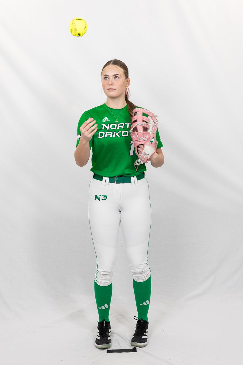 Pair of doubles from Hailey and Katelyn to tack on 2 insurance runs as we head into the bottom of the 5th!

UND 10, UTA 7