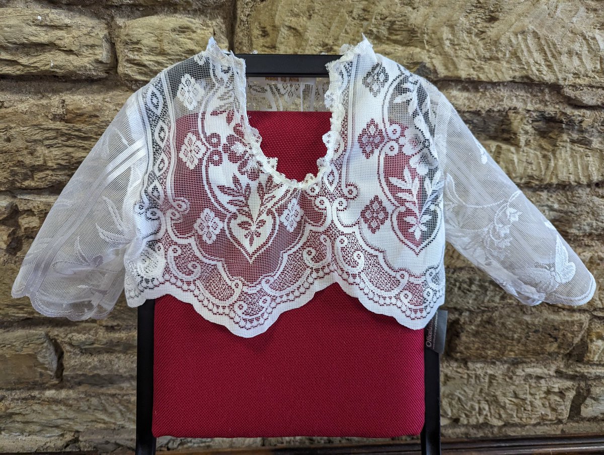 design_sewing's tweet photo. Gorgeous lace top embroidered with fleur de lyss and butterflies. Made from salvaged lace. There was only enough to make one in a size 6.  Reduced from £50 to £20 - which is an absolute steal!
https://t.co/UPSjsxyACN
#weddingbolero #lacetop #bridesmaid #samplesale #princess https://t.co/3rUAwiZ1G3