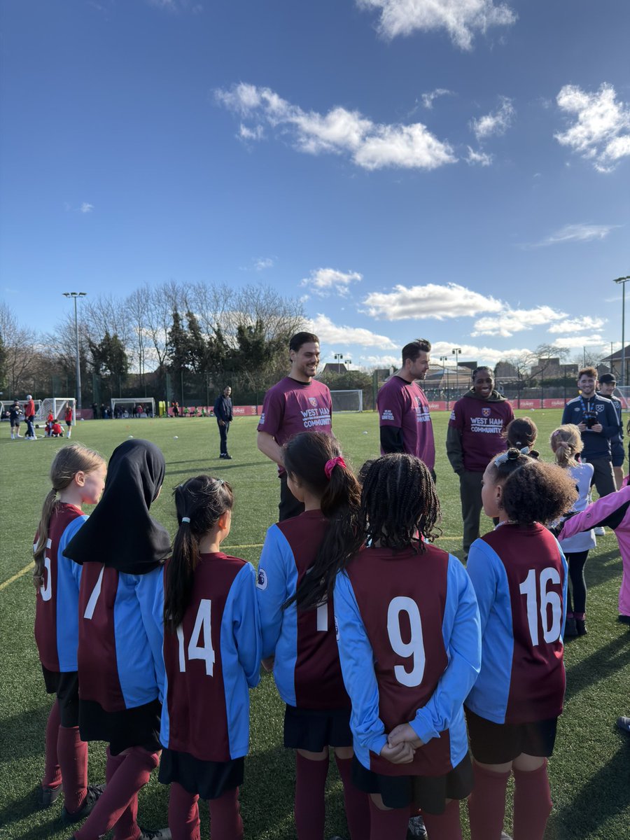 Gallions Primary School tweet media
