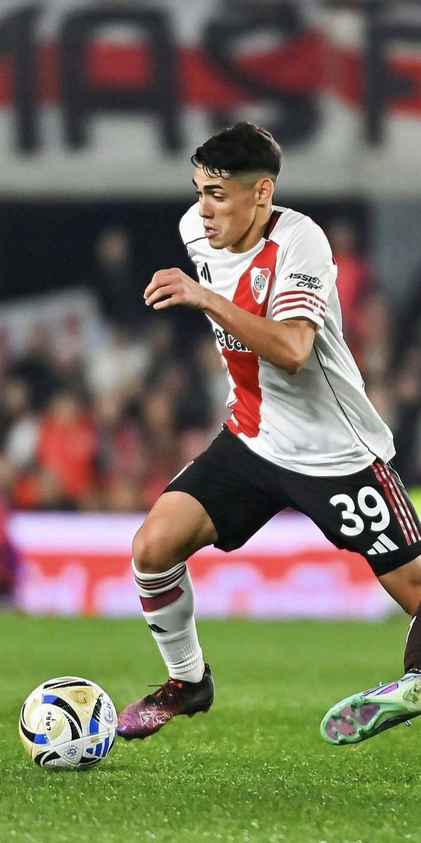 Estadisti_River's tweet photo. Santiago #Lencina
3️⃣0️⃣ partidos en su carrera sumando selecciones
2️⃣7️⃣ en River Plate
0️⃣3️⃣ en selecciones juveniles 🇦🇷
3️⃣ ⚽️
0️⃣ 🏆 https://t.co/m3jkqS08QN
