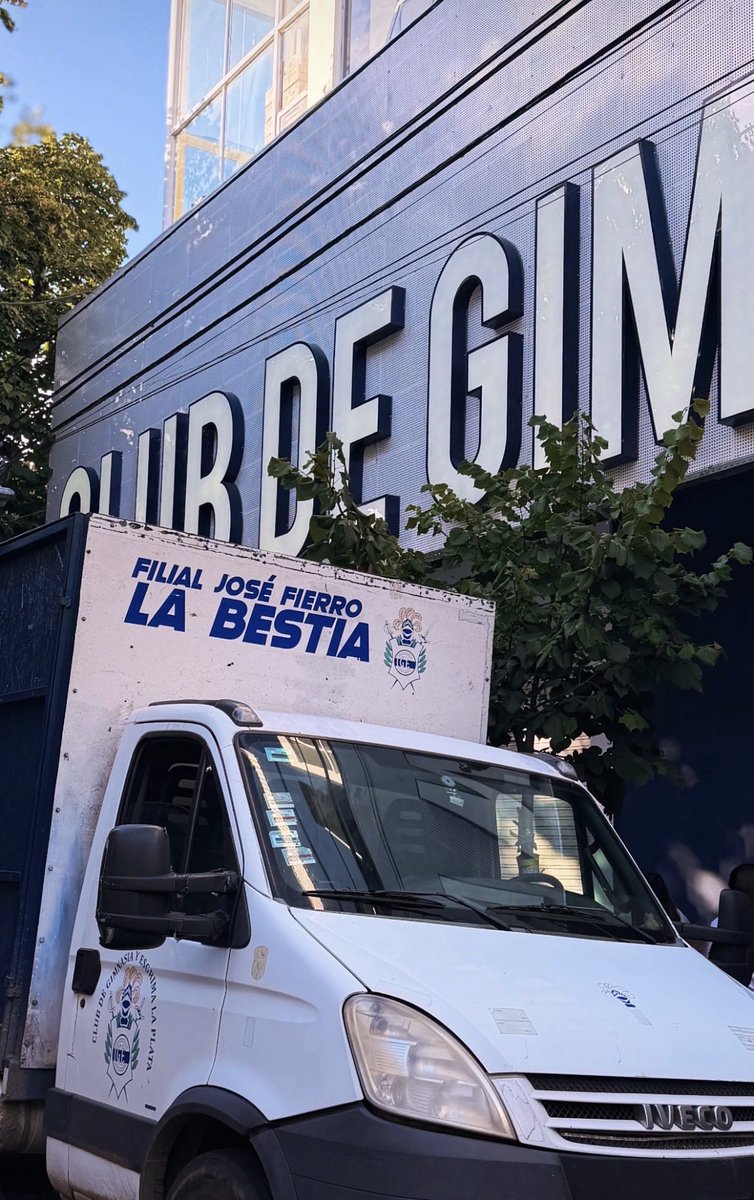 leamaza's tweet photo. #GELP #CGE 🚨 Entrega de más de 1000 kits escolares en comedores de La Plata, Berisso y Ensenada. Buena iniciativa de @gimnasiaespue y gran trabajo de manera integral en el club. Siempre con el camión de la Filial José Fierro. La memoria y el legado de José más presente que nunca https://t.co/UVdwWXG2aX