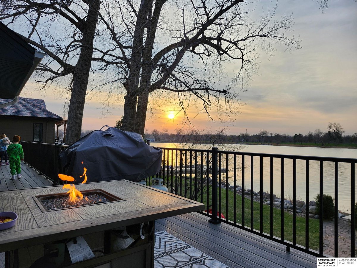 CindyKinzey's tweet photo. 111 Shoreline Drive, Carter Lake, IA, 51510
4 bed | 3.5 bath 3946 Sq. Ft.
Active | 585000
https://t.co/KsUhWCCh5h
Live the lake life on Carter Lake in this stunning waterfront two-story with private dock and backyard oasis featuring expansive patio and firepit where everyday... https://t.co/kqzNgT2m08