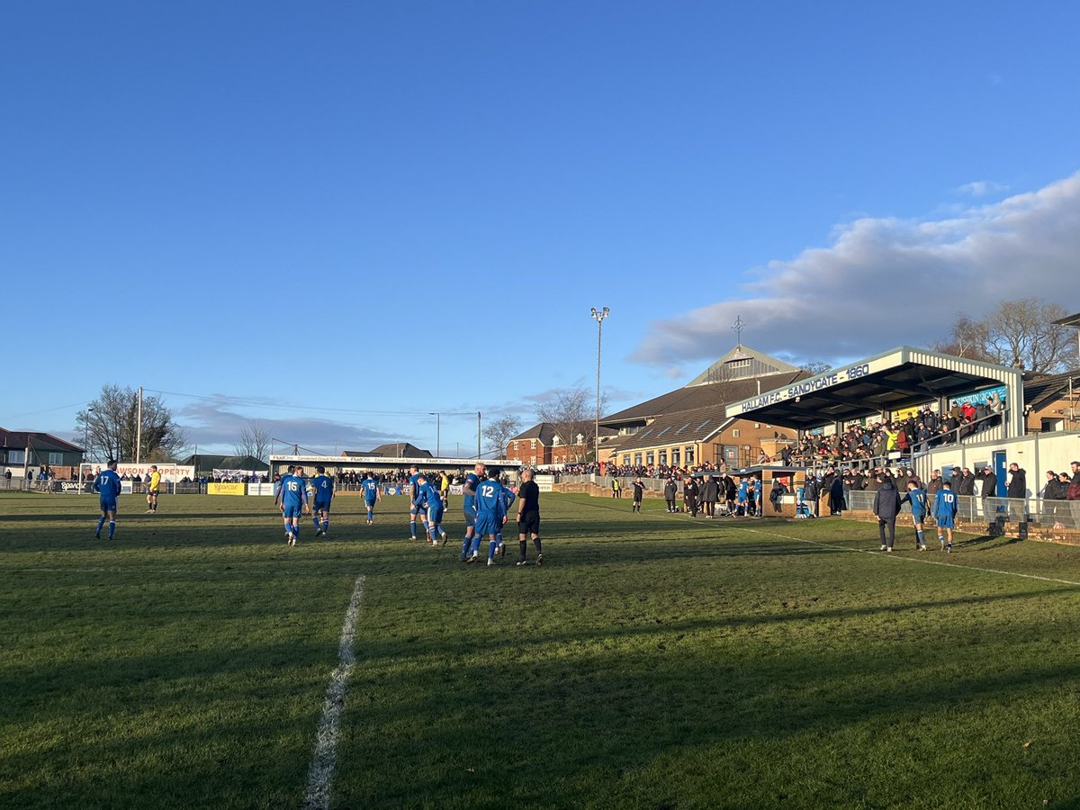 HallamFC1860's tweet photo. 90’+4’ - GOAAAALLLL!!!!!

JAWIDJSBALQOJAHDBKDSJ

3-2

#HallamFC https://t.co/6bUNc9IqZ6