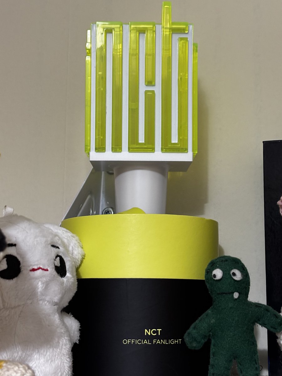 mi mamá preguntándome que si voy a llevar la "linternita verde" al lolla jahfksjs

la linternita verde en cuestión: