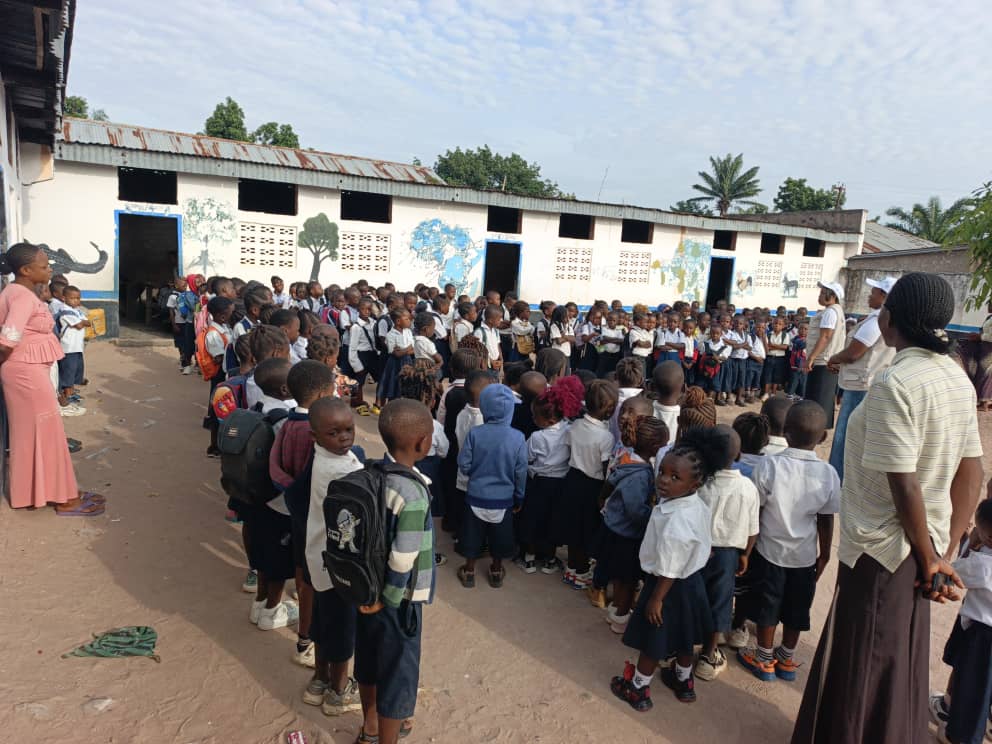 afiamama's tweet image. 👥 867 personnes sensibilisées :
👦 561 garçons
👧 306 filles
👩🏾‍🏫👨🏾‍🏫13 enseignants(8 hommes, 5 femmes)
⚖️ Les VBG en milieu scolaire sont une violation des #droits_humains.
L’école doit être un espace de protection, jamais de violence ni de discrimination.
#ProtectionDeLEnfant
2/3