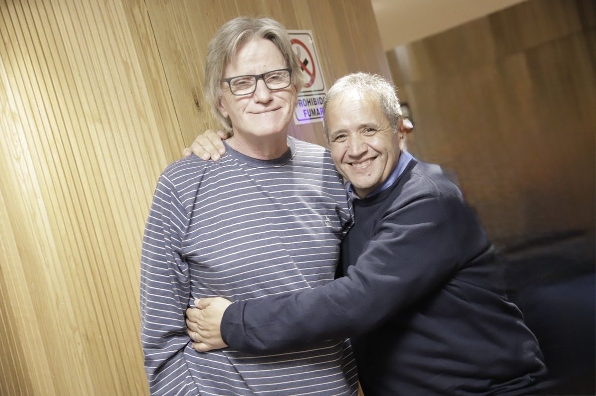 Hoy nos deja físicamente, Alberto Iriarte, el querido “Chapa”, un compañero leal y noble como pocos he conocido en mi vida. Un dirigente con mayúsculas de nuestra Asociación Bancaria.
Cómo voy a extrañarte amigo, esos cafés y esas charlas, tu templanza y tu calidad humana.