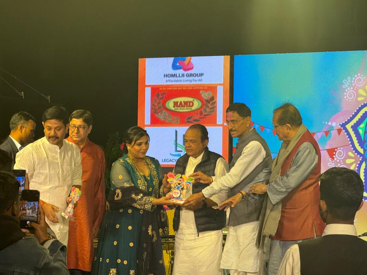 ZEE News झारखण्ड–बिहार न्यूज चैनल द्वारा आयोजित रंगोत्सव कार्यक्रम में शामिल होने का अवसर प्राप्त हुआ। इस गरिमामय आयोजन में सम्मानित होकर स्वयं को अभिभूत महसूस कर रहा हूँ

कार्यक्रम में पार्श्व गायिका अनुपमा यादव जी ने अपनी होली प्रस्तुति से समां बांध दिया 

होली की अग्रिम बधाई