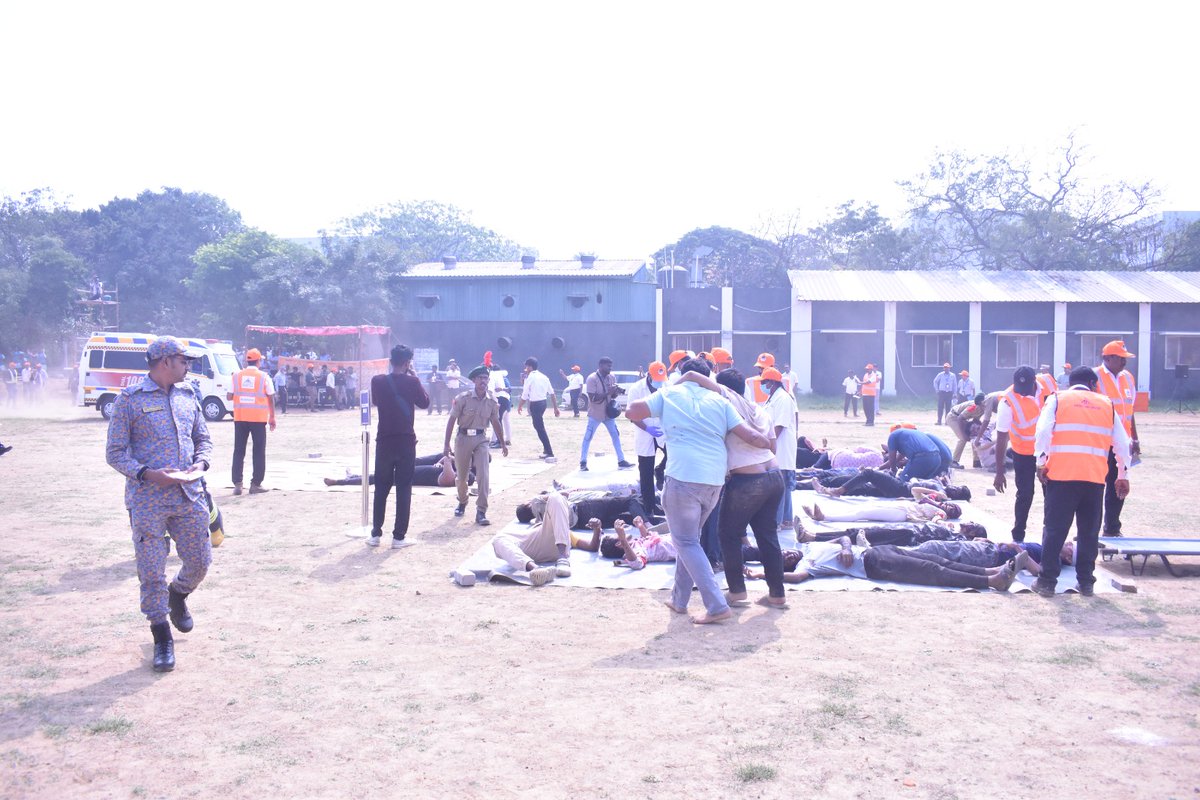 04NDRF's tweet photo. 04 BN NDRF (A) – RRC Chennai, Tamil Nadu actively participated in the SAREX Mock Exercise (Aircraft Crash Scenario) at Vandalur, Tamil Nadu, strengthening inter-agency coordination and enhancing emergency response preparedness.
#NDRF #04BnNDRF #RRCChennai #SAREX #MockDrill https://t.co/54ta5FCKEs