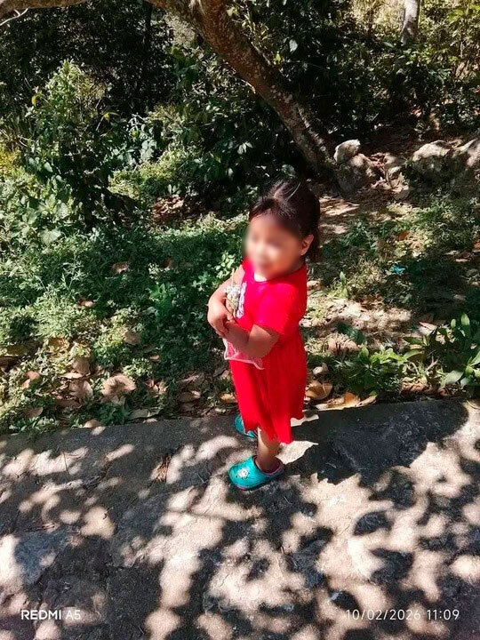 AztecaNoticias's tweet image. #JusticiaParaAlexa | Detienen al presunto feminicida de la pequeña de 3 años

Daniel "N" fue capturado este viernes como el presunto responsable del atroz crimen que arrebató la vida a Alexa en el municipio de Tila, Chiapas.

Alexa fue sustraída de su hogar el 22 de febrero. Tras