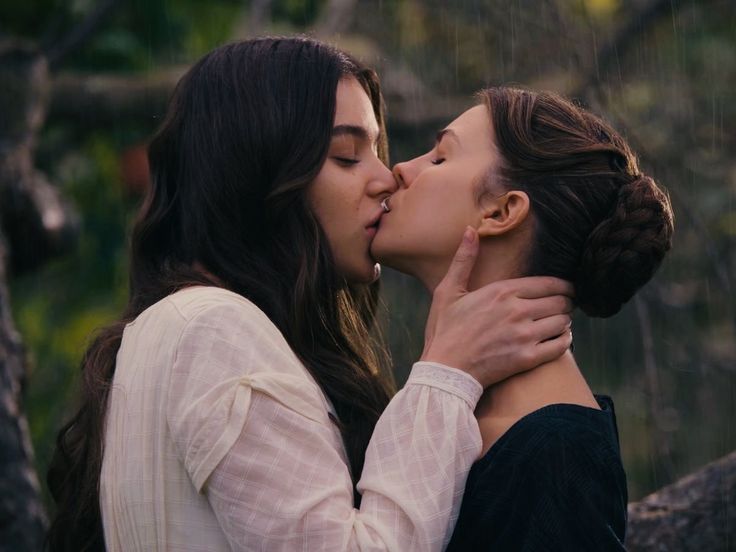 nana o'connor tweet media