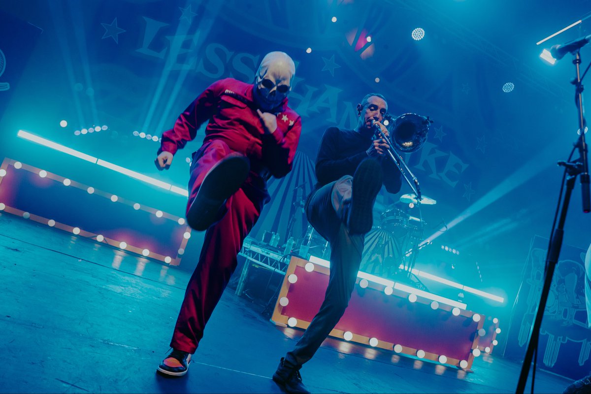 Chris DeMakes tweet media