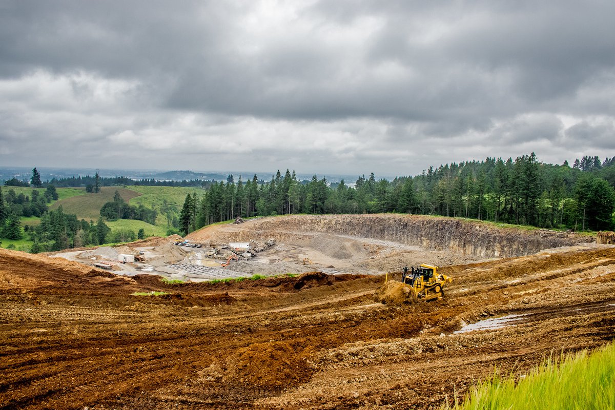 PetersonCat's tweet photo. We love the views from up here 😍 

#PetersonCat #HeavyMachinery #CatYellow #LetsDoTheWork #ConstructionEquipment #DirtLife https://t.co/CZGu1W0eBM