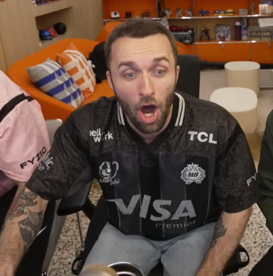 Gluuten - 3D artist tweet media