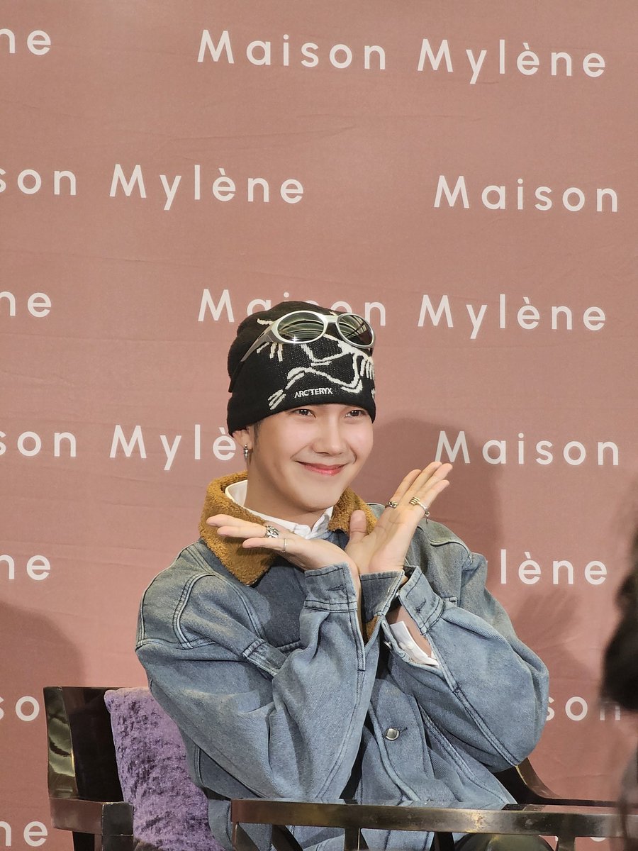 เอาผมไปทอด เกินไปมากพี่

BUILD BAG EVENT

#MaisonMylenexBuild
#CarryTheMemoryWithBuild 
#BuildJakapan <a href="/JakeB4rever/">BIU.</a> 
#Beyourluve