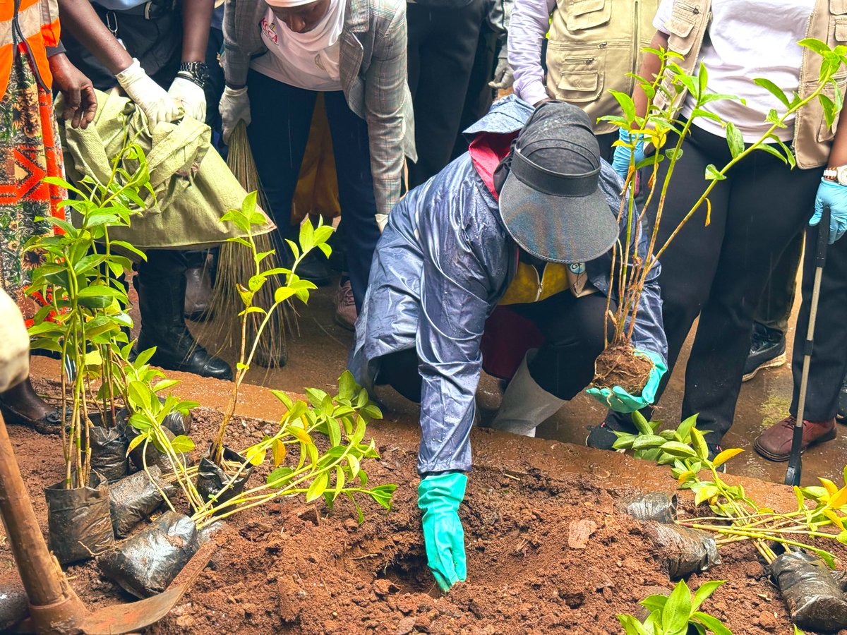 Hajjat Sharifah Buzeki tweet media
