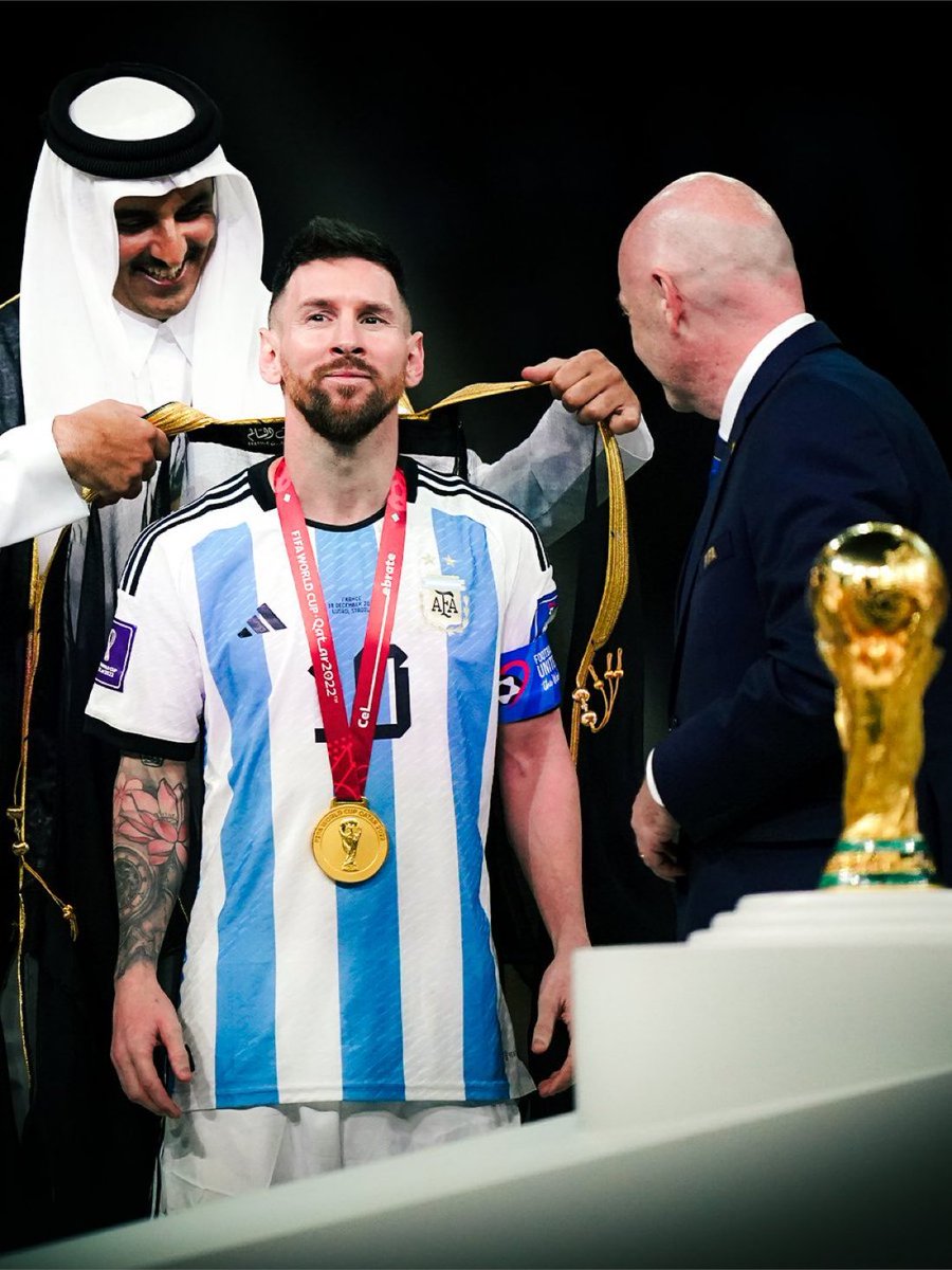 Buysan's tweet photo. 📌 LAS NUEVAS REGLAS FIFA PARA EL MUNDIAL

➡️ El jugador que salga reemplazado tendrá 10 segundos para salir de la cancha. Si no lo cumple, el jugador que ingresa deberá esperar 1 minuto. 

➡️ Si un jugador pide asistencia médica en cancha, deberá salir 1 minuto. 

➡️  Si el árbitro considera que se pierde tiempo en un lateral o saque de arco iniciará un conteo de 5 segundos. Si no se pone la pelota en juego, el lateral será para el otro equipo.

➡️ El VAR podrá intervenir en segundas amarillas o córners si detecta que hay un error.