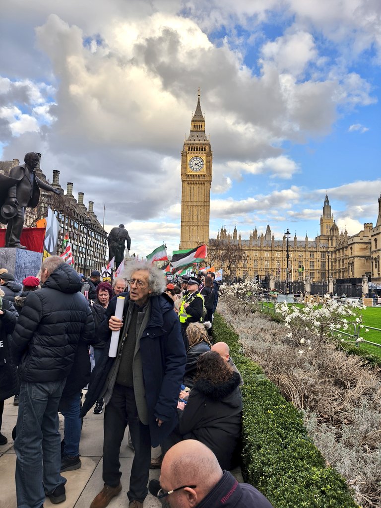 NeglectedClocks's tweet photo. If the Great Clock of Westminster was showing the wrong time, then there would have been questions asked in the house. Literally.

But of course, this photo was taken at ten past four this afternoon.

Verdict: not neglected https://t.co/d3p212ubR8