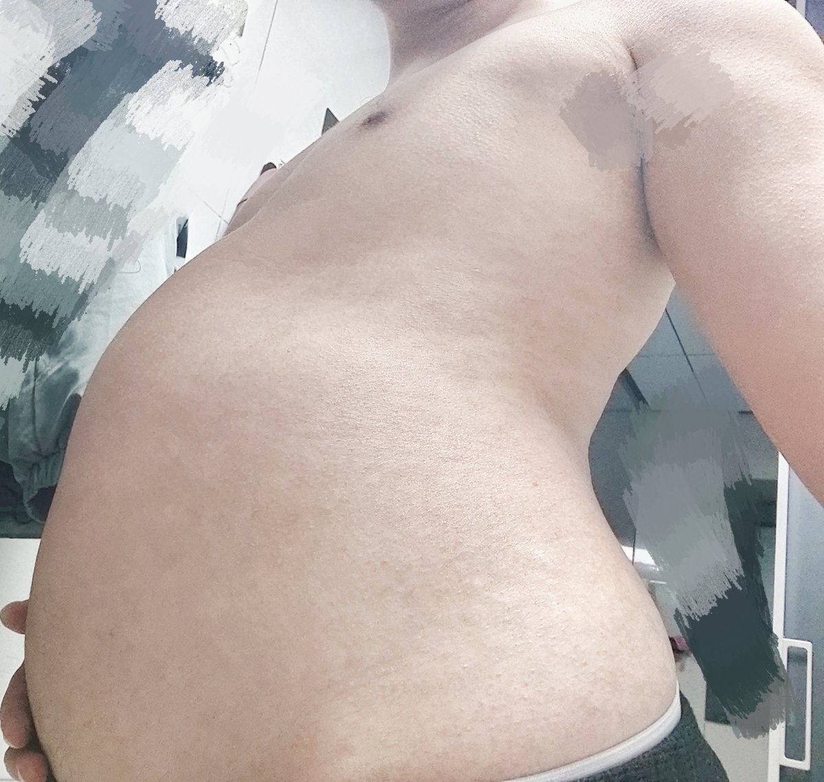 KinichIV's tweet photo. 还想再吃……
#bellyinflation
#bellystuffing
#撑大肚子
#mpreg
#malepregnancy 
#gains https://t.co/JmDWwRMA4Z