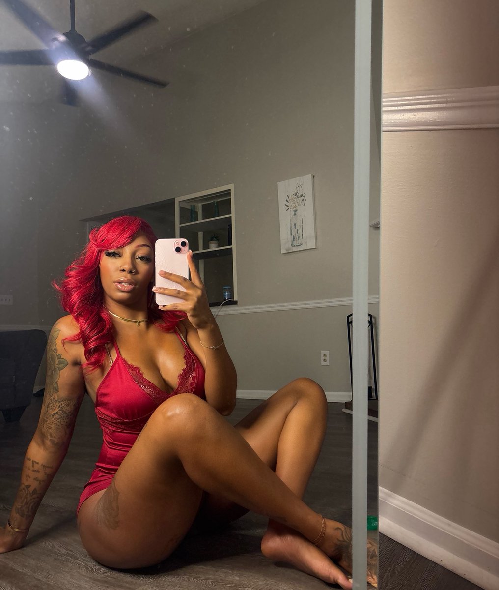 insanelyill's tweet photo. I hate the color red but it sure does look good on me https://t.co/J5XcISVfnV