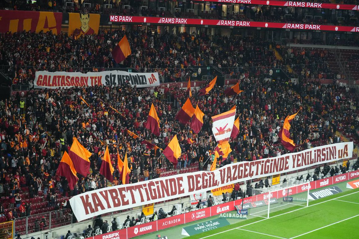 KAYBETTİĞİNDE DEĞİL, VAZGEÇTİĞİNDE YENİLİRSİN!

👊🏻 #SaldırGALATASARAY

#ultrAslan