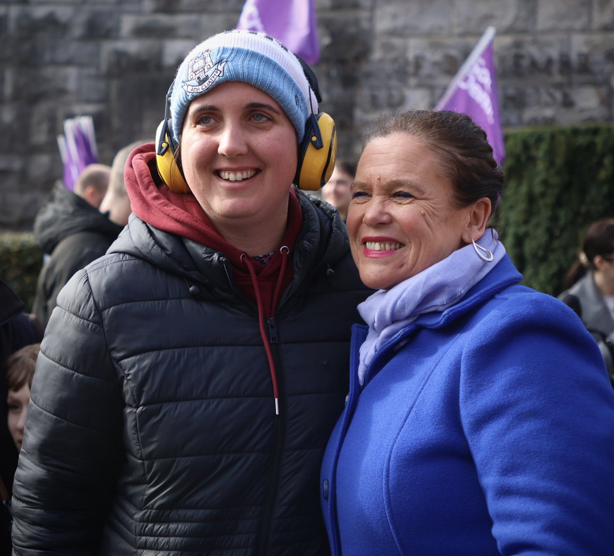 👏🏻 People have the power. Today’s protest sent a clear message to Fianna Fáil and Fine Gael. Introduce an emergency winter payment for disabled people without delay. 

Costs are out of control. The Budget left disabled people €1400 worse off. 

Those who are struggling cannot be