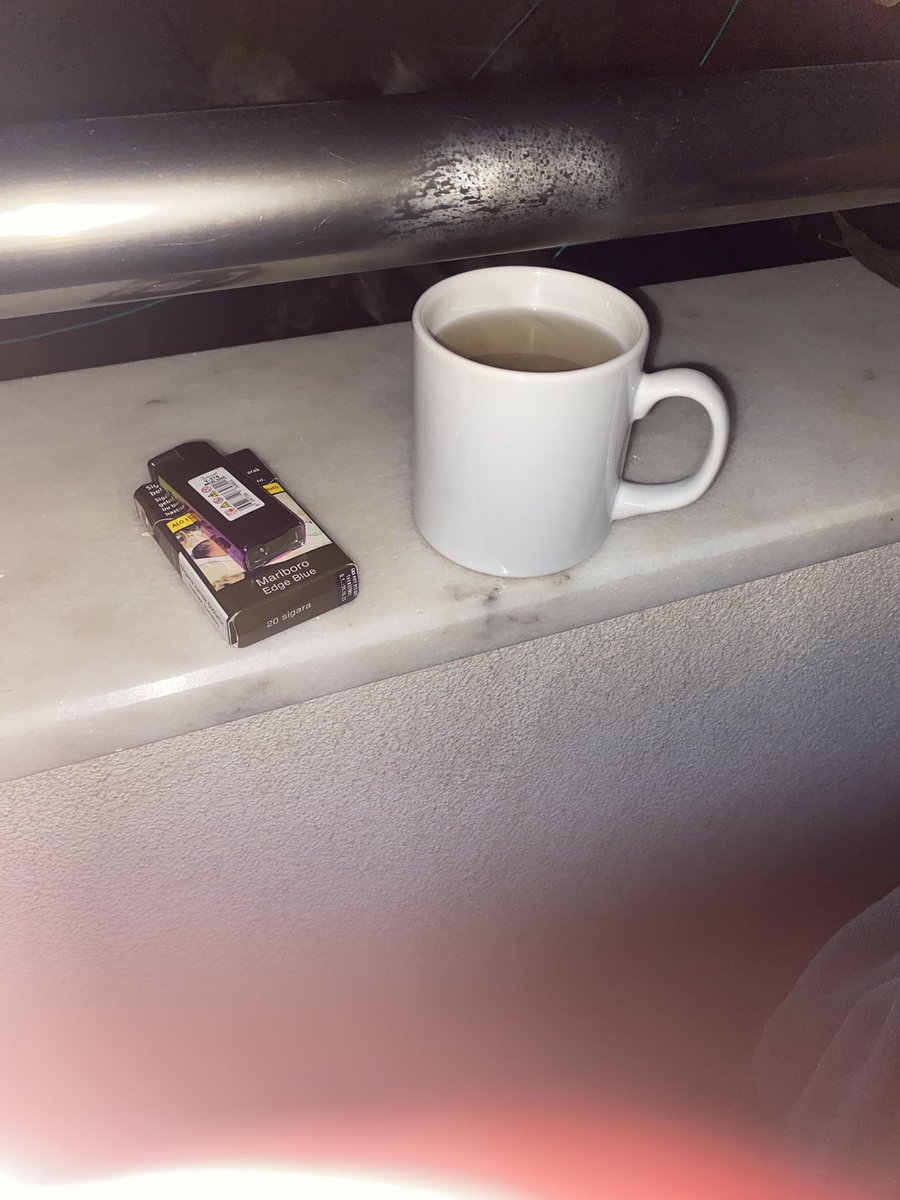 aylar sonra sigarayı romantize ederek içtim