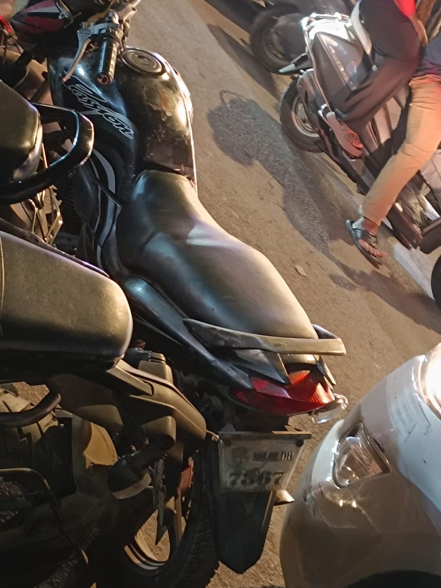 Opp platinum residency Vaishali Nagar Jogeshwari west
Double parking.
<a href="/MTPHereToHelp/">Mumbai Traffic Police</a>
<a href="/MumbaiPolice/">मुंबई पोलीस Mumbai Police</a>