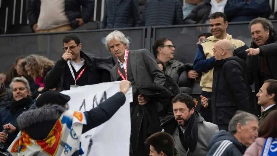 Os lo habéis cargado todo <a href="/RealZaragoza/">Real Zaragoza</a> 

Os tenéis que ir todos, ¡TODOS!

Esto no es solo fútbol, es sentimiento, es identidad, es una ciudad entera representada por un escudo que no habéis respetado. 

Iros a hacer negocios lejos de aquí, y el primero FORCÉN!