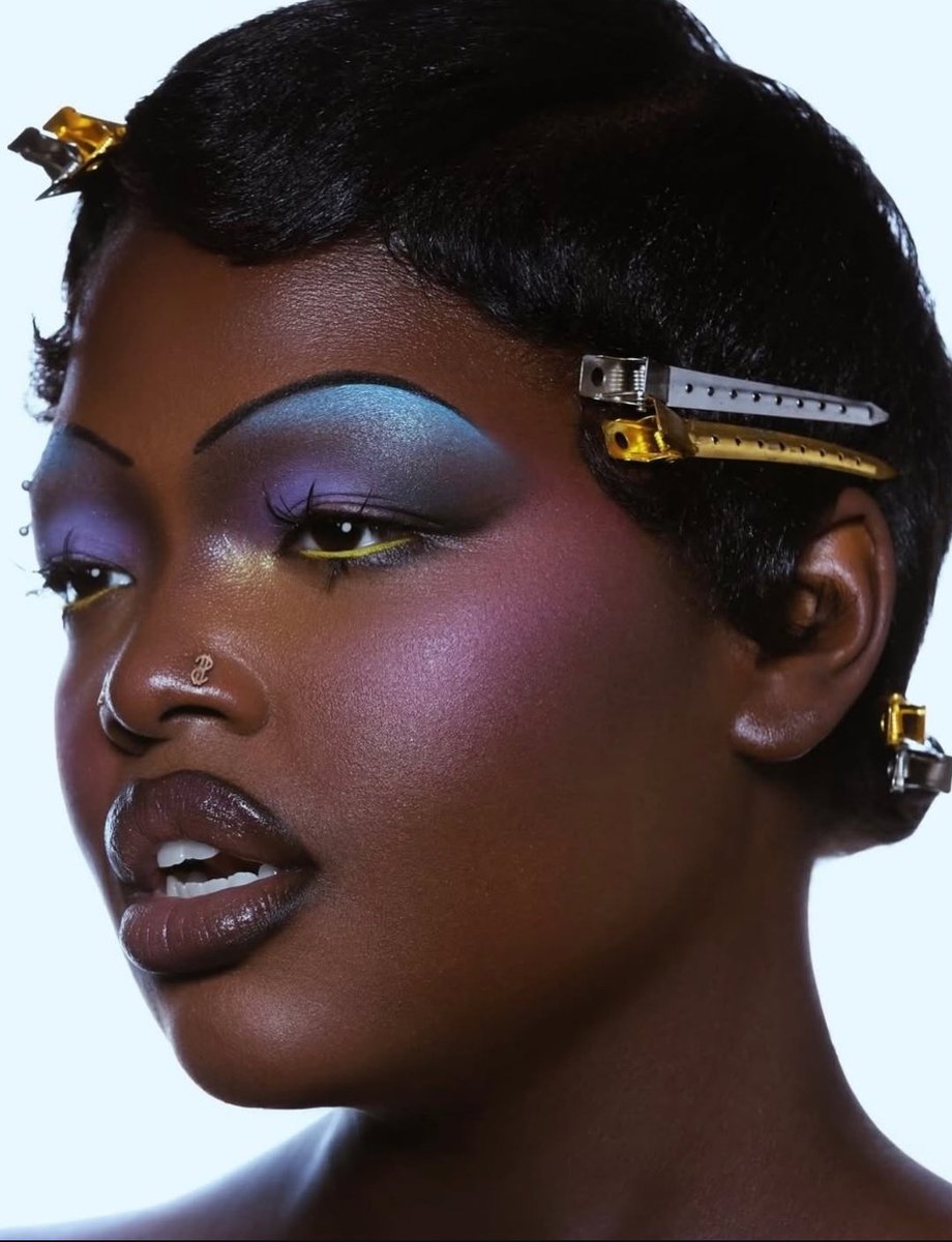 LaModeUnknown's tweet photo. Absolutrey JAW-DROPPING makeup look by Akil McCoy.🪡 https://t.co/82roLxPd6v