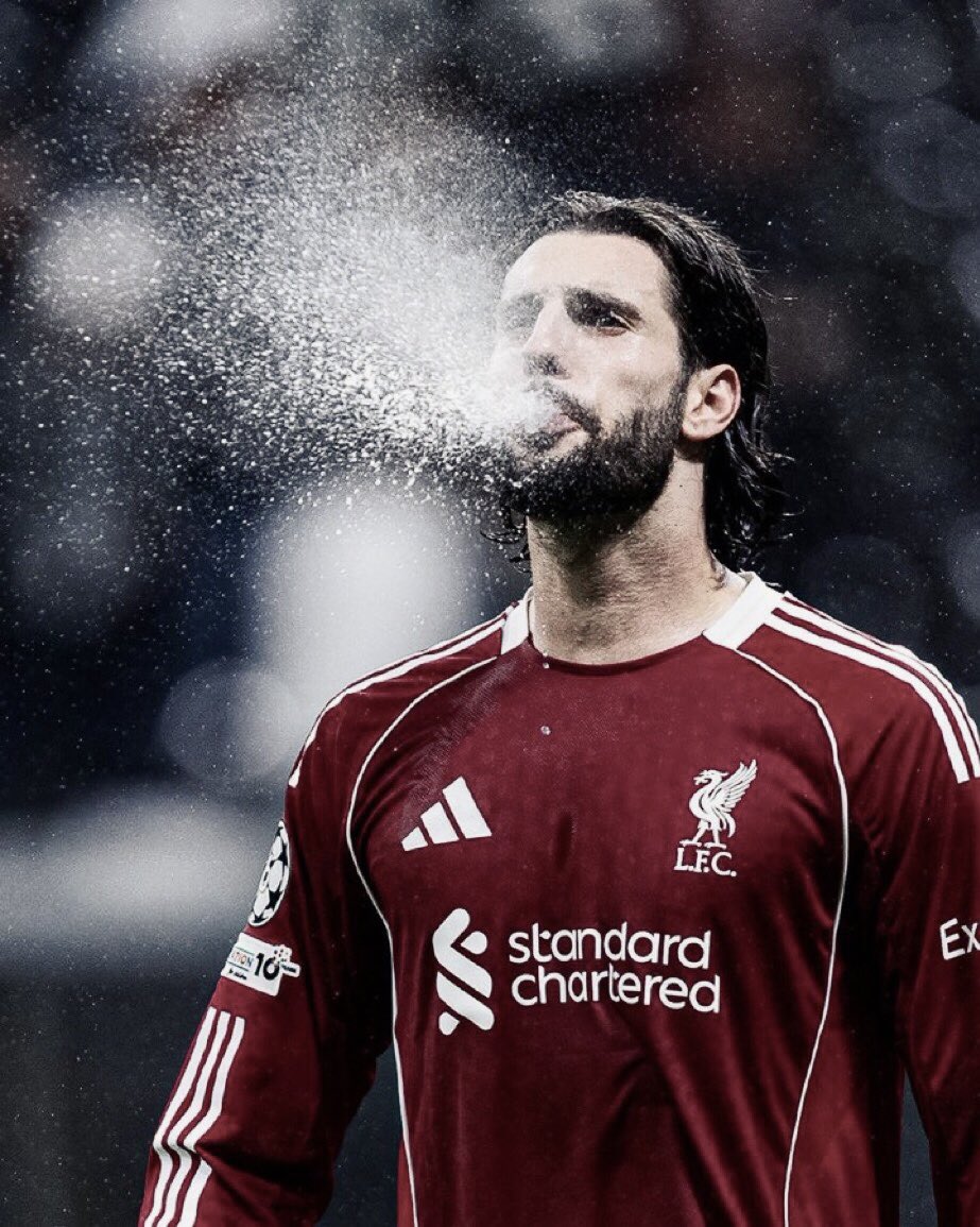 عيب عليك إذ تقارنه بلاعب اخر في العالم ❤️🐐