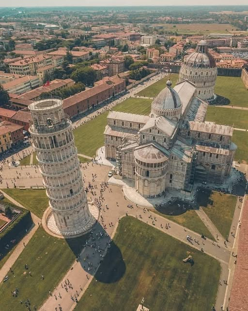 bayatilgans's tweet image. Pisa, İtalya 🇮🇹
Toskana güneşinin altında parlayan mermerler, ikonik eğimiyle adeta dramayı icat etmiş gibi duran Pisa Kulesi. Klasik, zekice, her zaman fotoğraf çekmeye değer.
#via Travel Moves