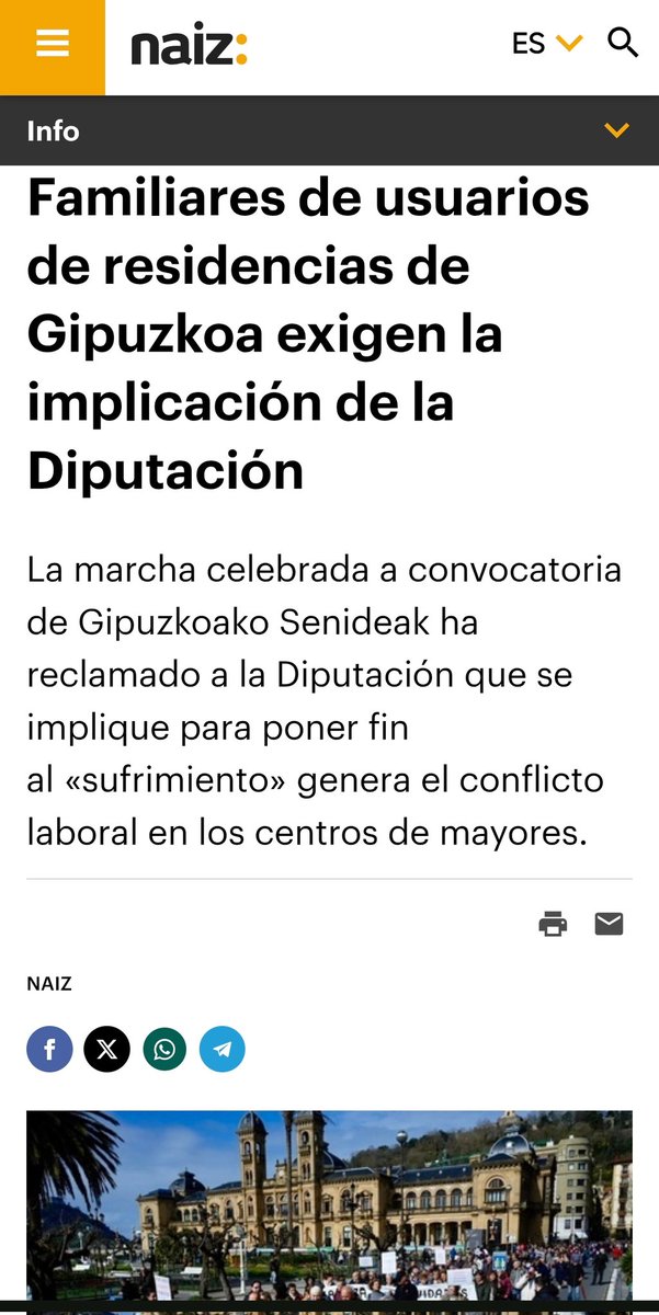 MareaResidencia's tweet photo. Familiares y trabajadoras este sábado han demandado la implicación de la Diputación ante el sufrimiento que genera el conflicto laboral en los centros de mayores.
#residencias
#trabajo
#Condicionesdignas https://t.co/I7RIiK2zfW