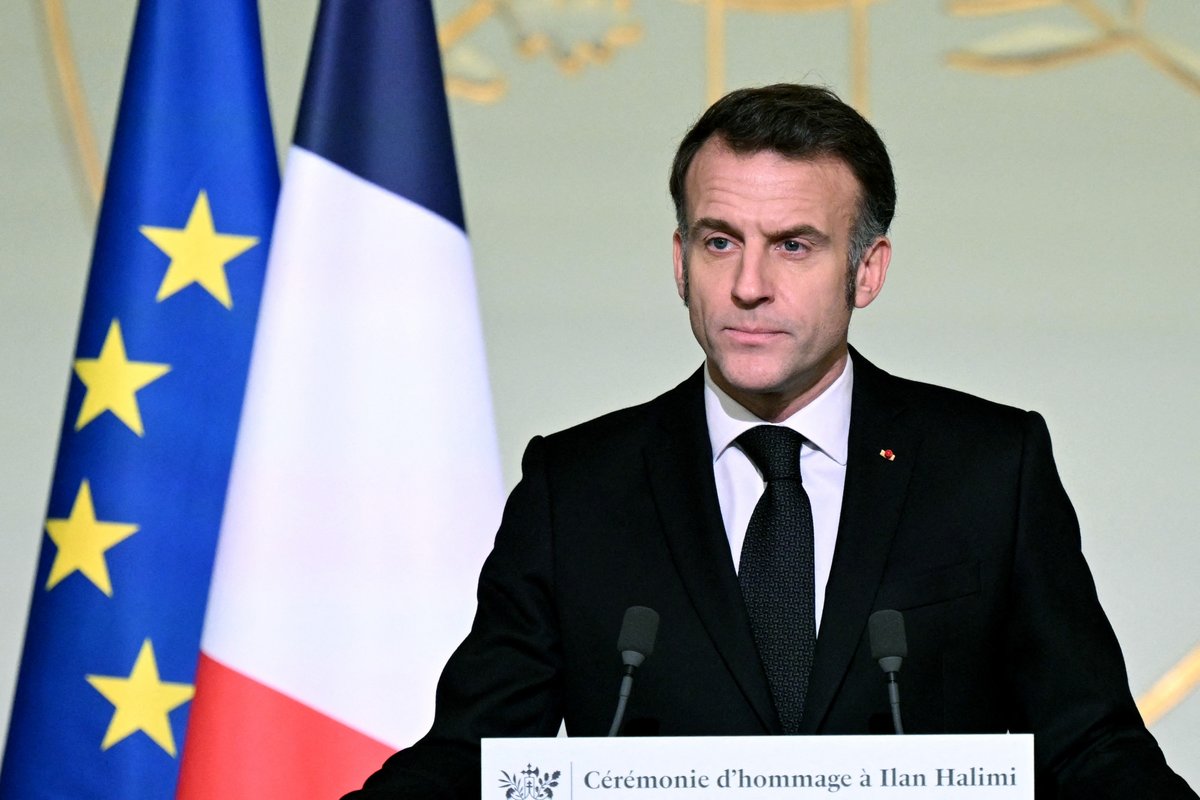 RTLFrance's tweet photo. 🔴 EN DIRECT
Frappes en Iran : "La France n'a été ni prévenue, ni impliquée", déclare Emmanuel Macron en ouverture du Conseil de défense https://t.co/N03OcwKTL1 https://t.co/r8JLOqWTq5