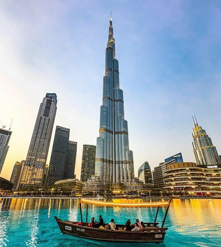 ईरान ईंट का जवाब पत्थर से दे रहा है.

उसके लपेटे में DUBAI की शान 
BURJ KHALIFA भी आ गया है.

जुमेराह होटल पर IRAN की मिसाइल आकर गिरी..dubai के शेख जिस गलतफहमी का शिकार थे कि हमें कौन छू सकता है भला.

आनन फानन में बुर्ज खलीफा को खाली करवा लिया गया.. पूरा शहर डर के साये में इस
