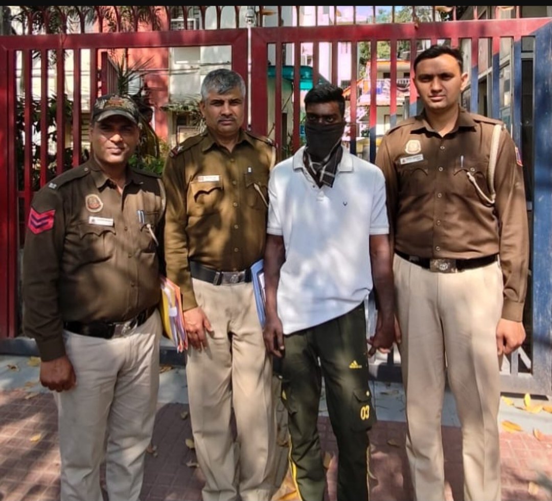 सेंट्रल जिला | थाना डीबीजी रोड की शानदार कार्यवाही 🚨
दिल्ली पुलिस के सेंट्रल जिला अंतर्गत थाना डीबीजी रोड की टीम ने महज 12 घंटों के भीतर झपटमारी की सनसनीखेज वारदात को सुलझाकर अपनी पेशेवर दक्षता, सतर्कता और त्वरित कार्रवाई का उत्कृष्ट उदाहरण प्रस्तुत किया है।
24 फरवरी की रात करोल