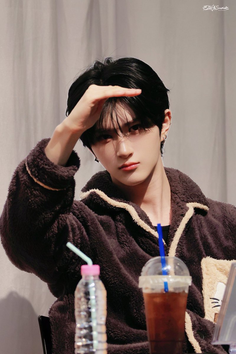 EterSumer_Leo's tweet photo. 260228✨
我睡着啦
#리오는_나의_영원한_여름이
#李傲賢 #소디엑  #리오 
#LEO #XODIAC https://t.co/XVeXfMNypG