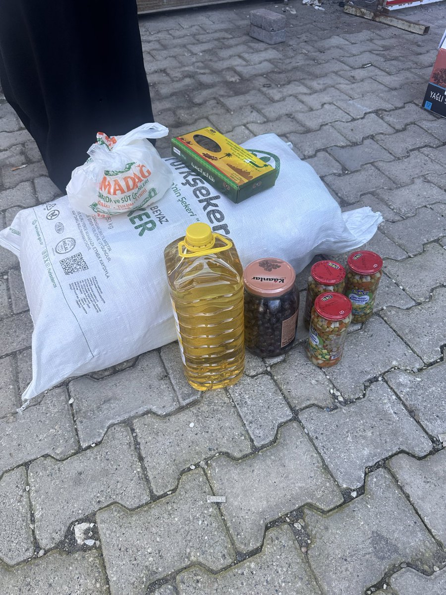 hacereratt's tweet photo. Yetim Ehli Derneğiyle beraber bugün 300 aileye ulaşıldı Bu mübarek günlerde bir nebze de olsa ihtiyaçları karşılandı Rabbim hayır yapan bütün hayır severlerin hayırlarını kabul etsin inşallah @YetimEhli https://t.co/PJwih9PTSw