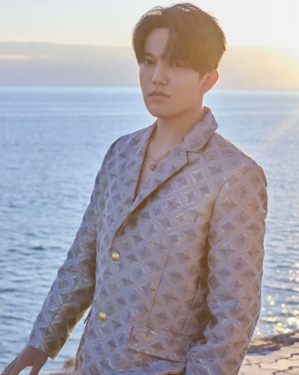 ボイス・ビヨンド・ホライゾン – エピソード4  の美麗画像が
⭐️Dimash News⭐️ギャラリーに公開されています😍👉 share.google/ajS9ECsVFNdedX…

夕日?に輝く
全身銀色の #ディマシュ😄💕

<a href="/dimash_official/">Dimash Qudaibergen</a>  #Dimash #ディマシュジャパン #VoiceBeyondHorizon