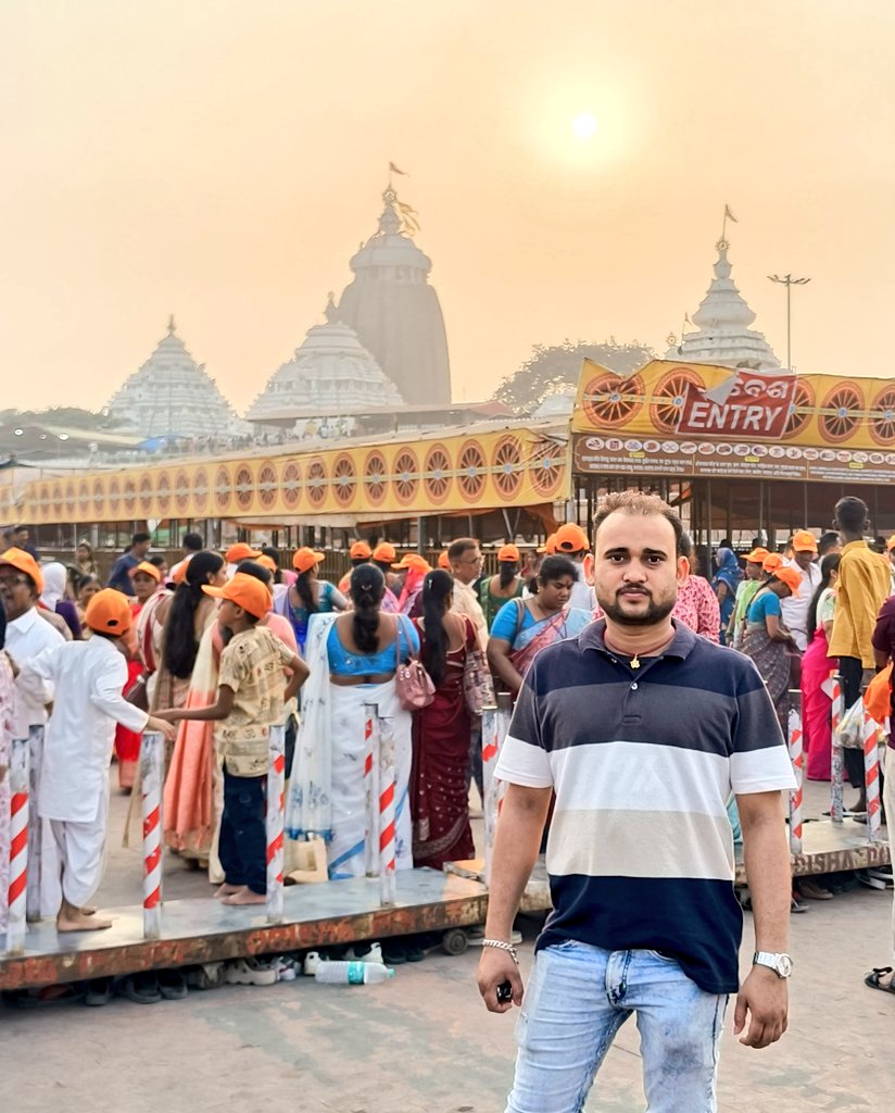 dllwale143's tweet photo. “ଗର୍ବ ॥
କାହାକୁ ନେଇ କରିବ
ରାତି ପାହିଲେ ଫୁଲ ବି ଜାଣି ନ ଥାଏ
ସେ ମନ୍ଦିର କୁ ଯିବ କି ମଶାଣି କୁ.. https://t.co/58tZkGnvhH
