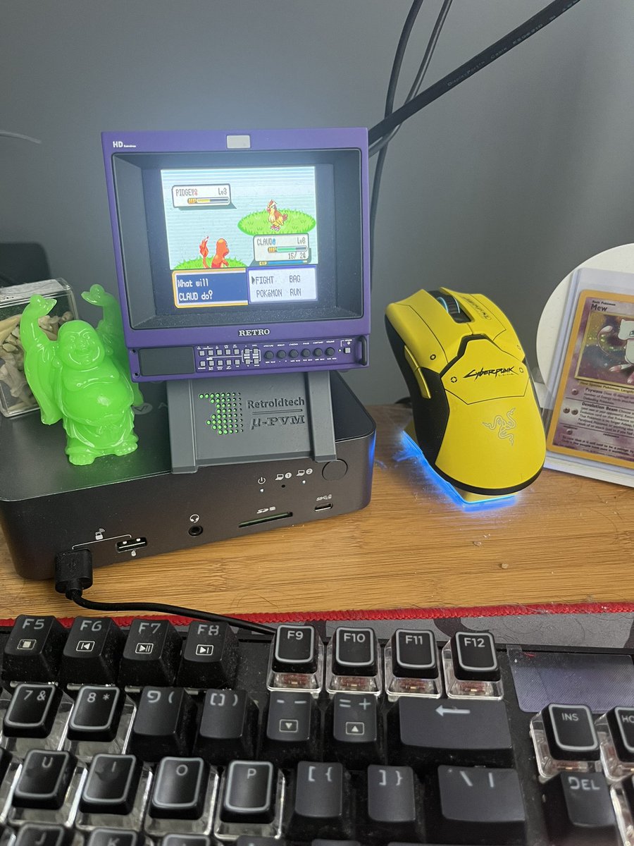 nemo_tacos's tweet photo. Level maxing on the same patch of grass all day in #PokemonLeafGreen on my @Retroldtech micro pvm. It's a vibe on twitch. https://t.co/IiFyZdbieV 

#Pokemon #PokemonDay #Retro #videogames #twitchstreamer #KickStreamer https://t.co/JTpX9U96gM