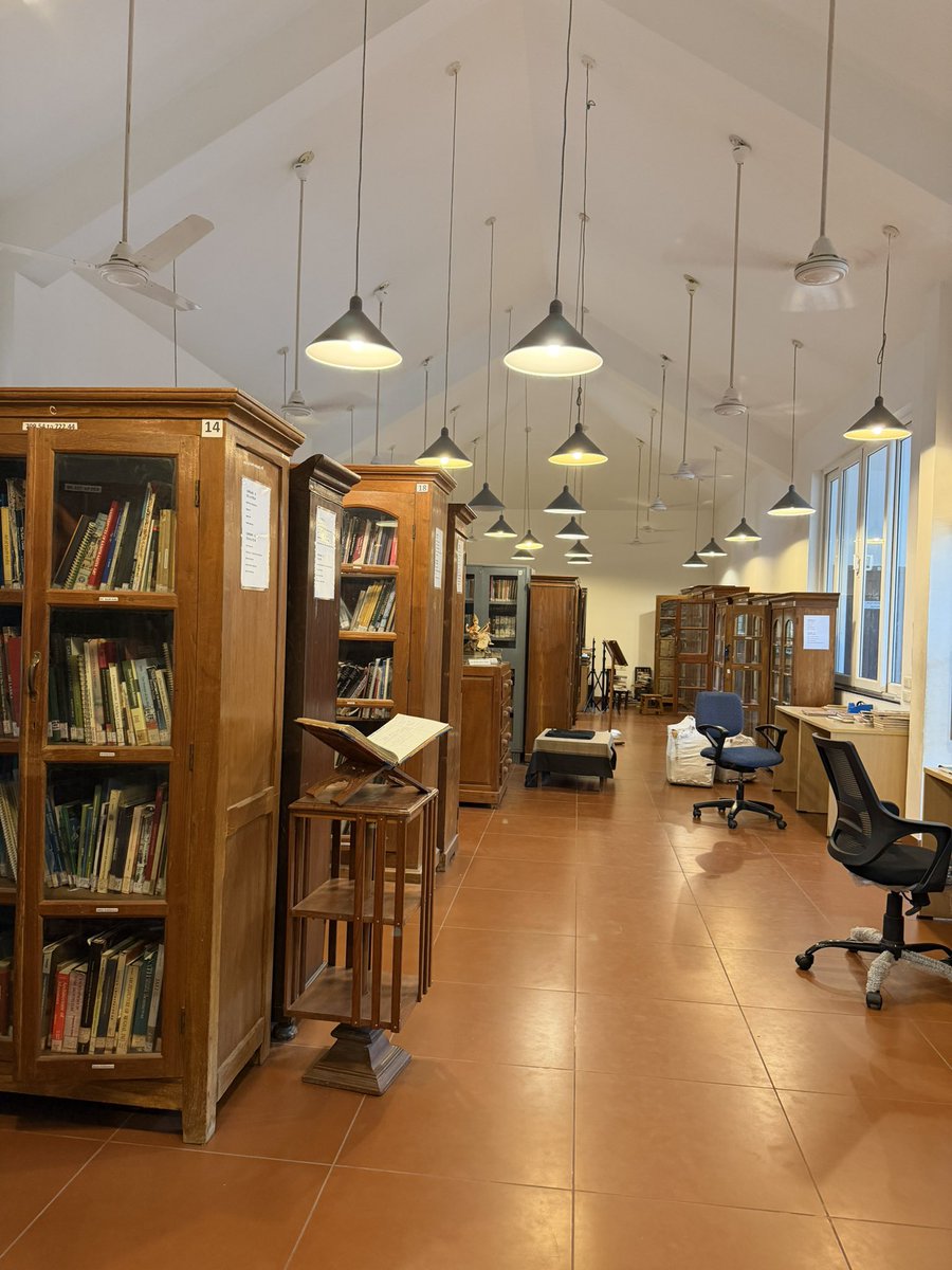 Turquoizzze's tweet photo. Many are unaware that there is a library at Dakshinchitra (Chennai) and it is treasure trove of rare books on art, culture, music, dance and history. https://t.co/FmvytMGbqX
