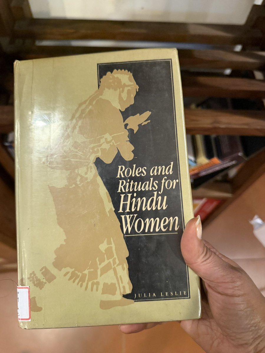 Turquoizzze's tweet photo. Many are unaware that there is a library at Dakshinchitra (Chennai) and it is treasure trove of rare books on art, culture, music, dance and history. https://t.co/FmvytMGbqX