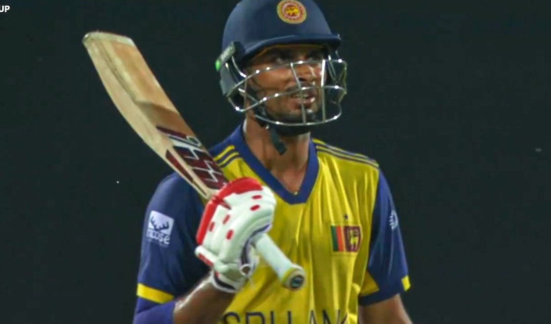 TAKE A BOW, DASUN SHANAKA. 👏👏

He smashed 76* runs from 31 balls including 2 fours and 8 sixes against Pakistan in this T20 World Cup and heartbreak for him to lost the match on last ball.

- What an innings by Dasun Shanaka👏👏