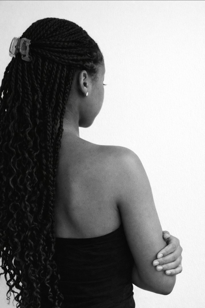 Simi_digitallll's tweet photo. "Bachelor’s required.”
Relax.
Mine is loading.
Future doctor, yes.
But ambition doesn’t wait for graduation.
While school builds the mind,
the internet tests the hands.
Can you solve?Can you deliver?
That’s the real question.
Degrees are powerful.
Skill is profitable.
Build both! https://t.co/CO1s9X8e95