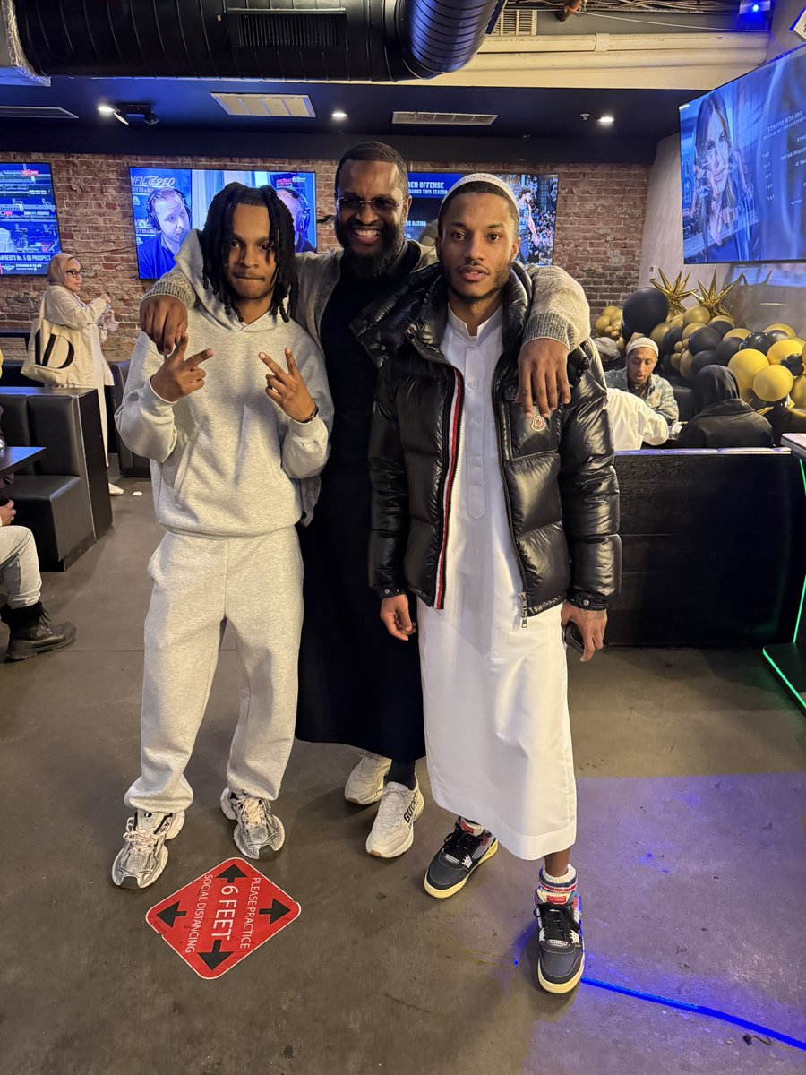 Hidd58's tweet photo. Alhamdulilah 400 ppl fed yesterday no drama, no violence... Just peace &amp; tranquility! s/o to @cartersteaks @thesquarephilly ❤️🫂 May allah bless us to leave this month way better than we entered! Ya rabbi Ameen... History was made yesterday! https://t.co/cQrqmfhW5W