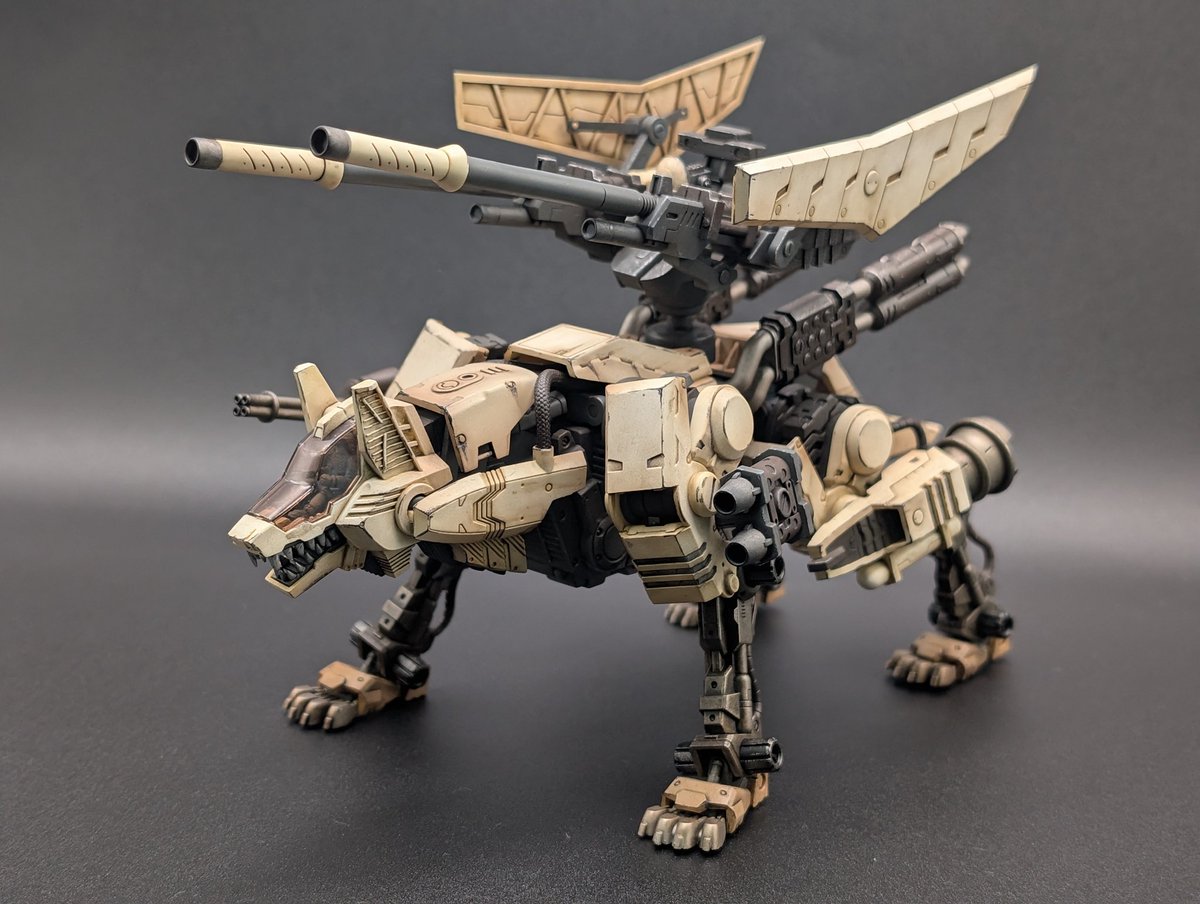 RRude2021's tweet photo. コトブキヤのコマンドウルフACを作成しました✨

間近で見るとデカいし武装多いしで大迫力（汗）
ロケットブースターまで付いてるし（汗）
エース専用って感じでカッコええです✨

#コトブキヤ　#コマンドウルフ https://t.co/Z30ClQrPPK