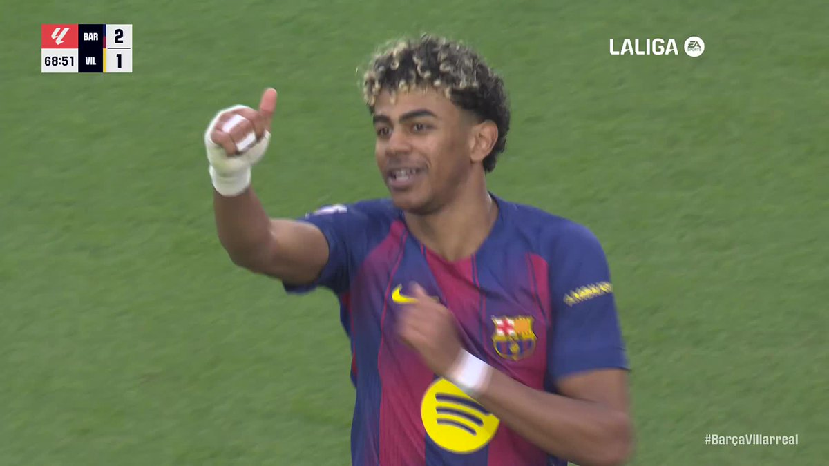 Voici comment on célèbre son premier triplé au Barça, à 18 ans. Lamine Yamal ! ⚽️⚽️⚽️ #BarçaVillarreal