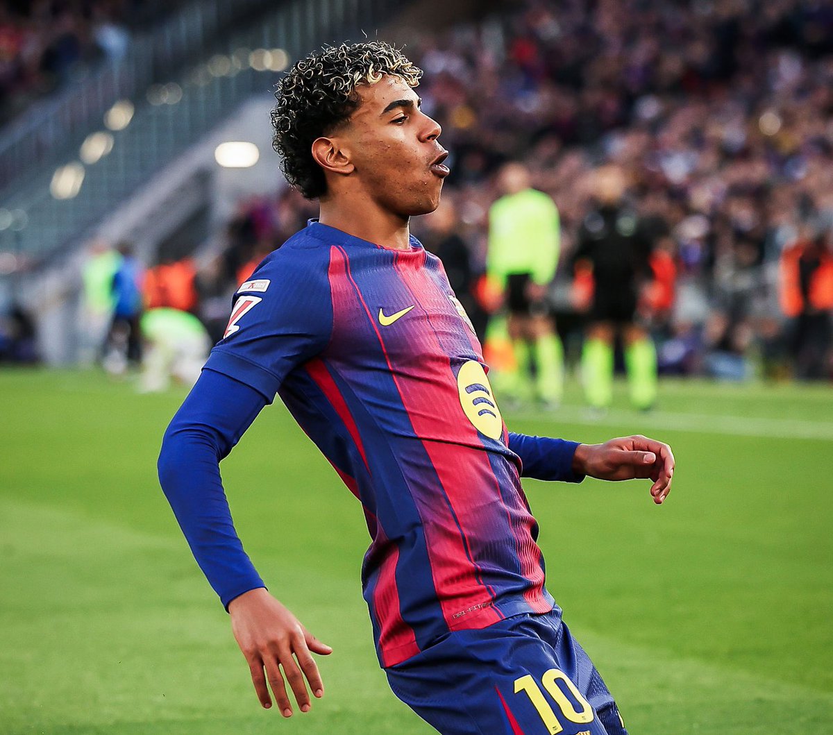 🚨 Lamine Yamal: “People always want me to score 100 goals per game at 18… I'd like that too, but it's very difficult you know?”.

“One, two, three goals… it’s only important to help the team win”.