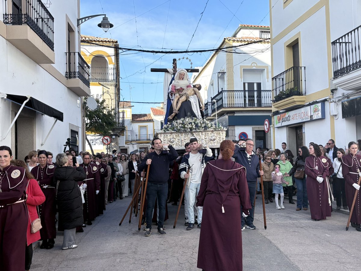 VGdelMoral's tweet photo. Procesión de la Virgen de las Angustias en conmemoración del 25 aniversario de su imagen. Malpartida de Cáceres #Extremadura #España https://t.co/c4imodjp3R